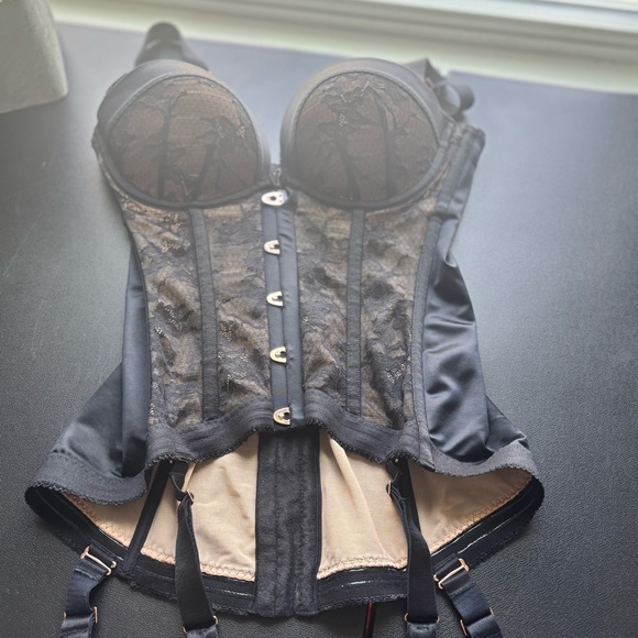gossard Other - Gossard Black Lace Satin Corset Bustier 32D with Garters